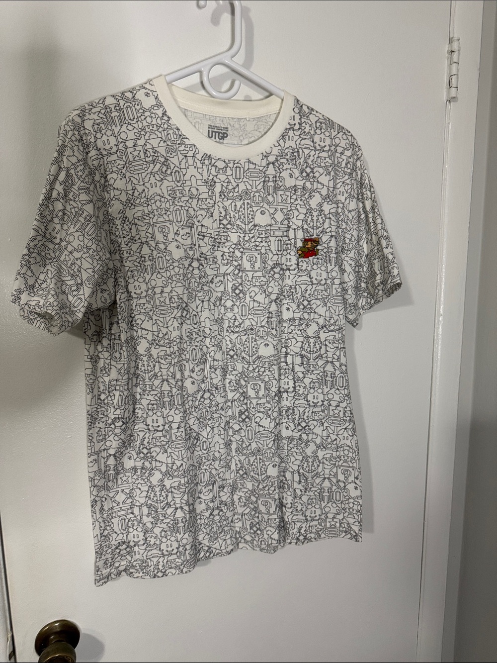 Uniqlo Men’s Medium Nintendo White Short-Sleeve Tee with Mario Chest Patch